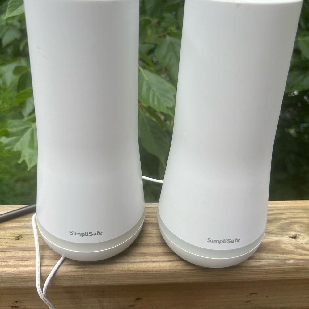 SimpliSafe White Home Security Devices